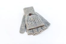 Knitted fingerless gloves grey